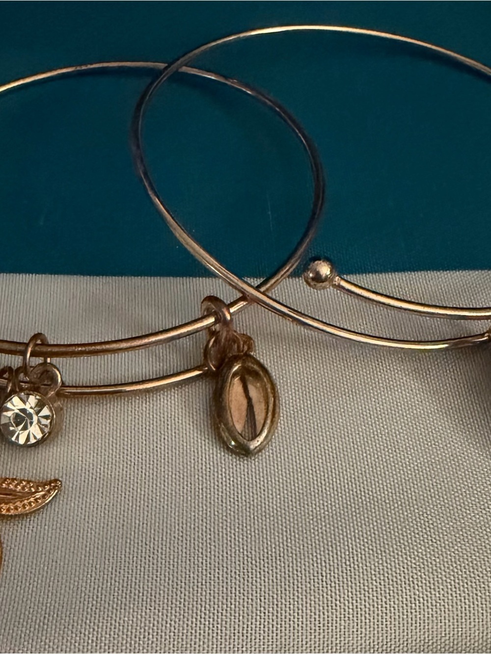 Four Expandable Wire Bracelets - Picture 2 of 8